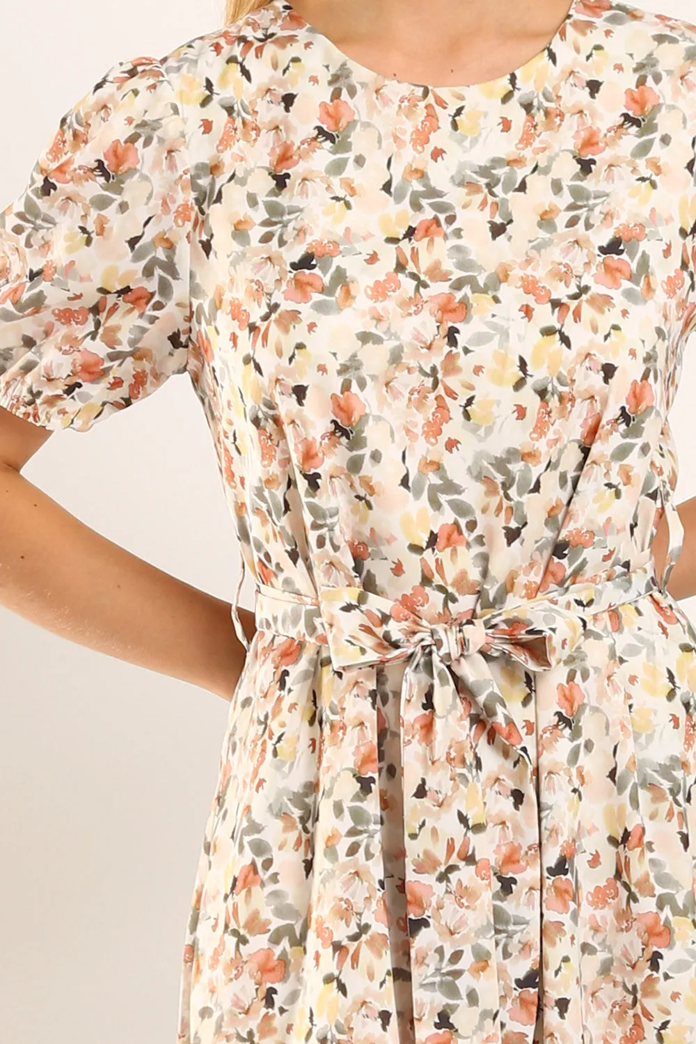 Quintessa Maxi Dress in Apricot Floral